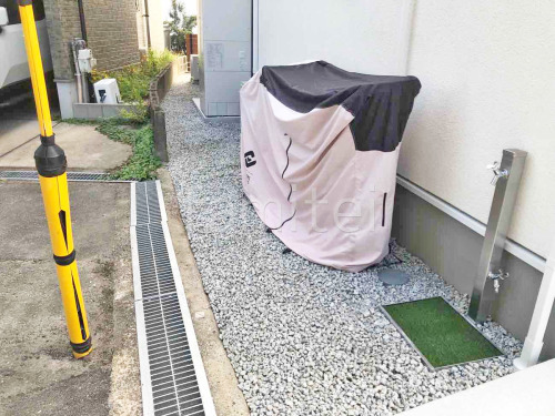 犬走り 防犯砂利敷き バラス砕石 防草シート加工