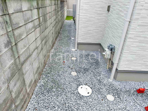 犬走り 防犯砂利敷き バラス砕石 防草シート加工