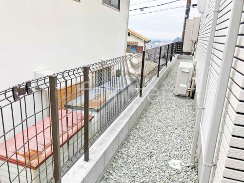 犬走り 防犯砂利敷き バラス砕石 防草シート加工