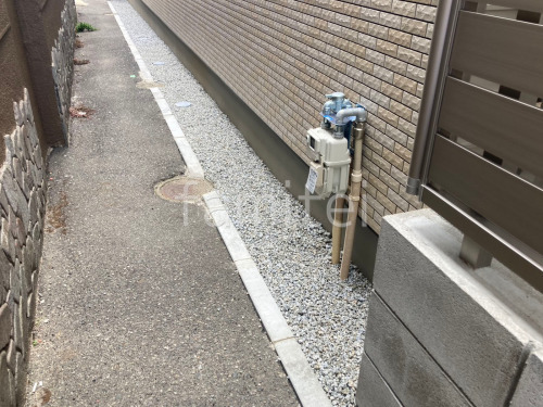 犬走り 防犯砂利敷き バラス砕石 防草シート加工
