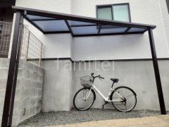 施工例画像:1階テラス屋根 YKKAP ソラリアF カーポート1台 LIXIL ネスカF