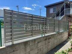 施工例画像:目隠しフェンス YKKAP シンプレオYS3型 横スリット